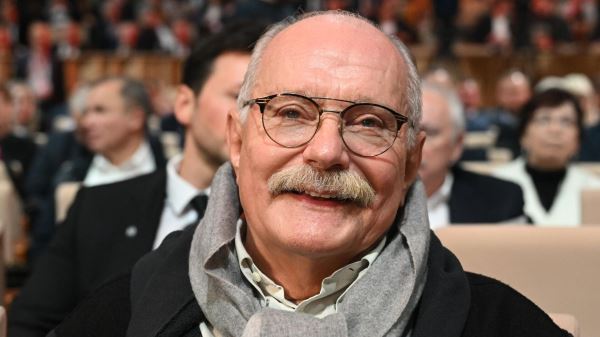 Путин поздравил Михалкова с награждением орденом Андрея Первозванного0