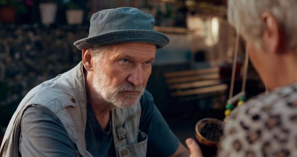 В ожидании чуда: каким получился фильм Кеосаяна