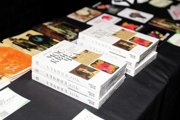 От красной косынки до модного подиума: как выглядели москвички разных лет1