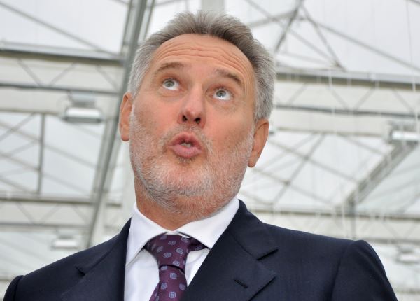 Коломойский, Ахметов и другие: как беднели и богатели украинские олигархи в ходе СВО