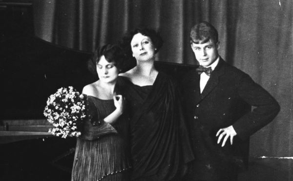 «Наша русская стихийность»: эксперт — о жизни, смерти и наследии Сергея Есенина