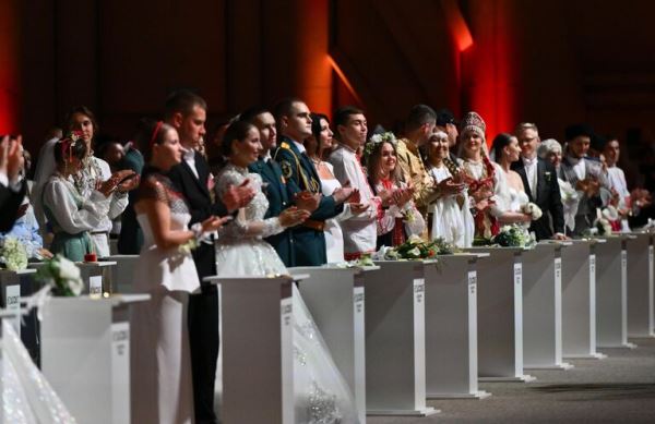 Как в сказке: самые яркие пары на II Всероссийском свадебном фестивале1