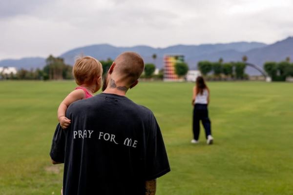 В Сети обсуждают возможную вторую беременность Хейли Бибер