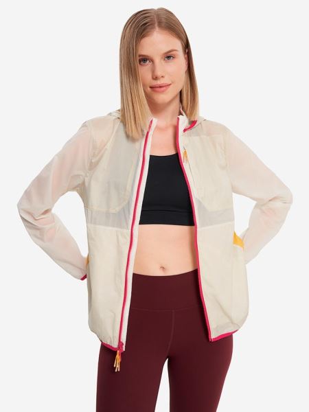 Бежать красиво: как подобрать модные образы для пробежек в любую погоду