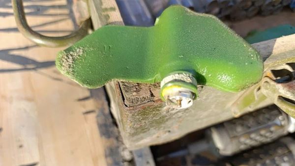 «Эвакуация в таких случаях невозможна»: взрывотехник рассказал RT о снарядах и химоружии ВСУ