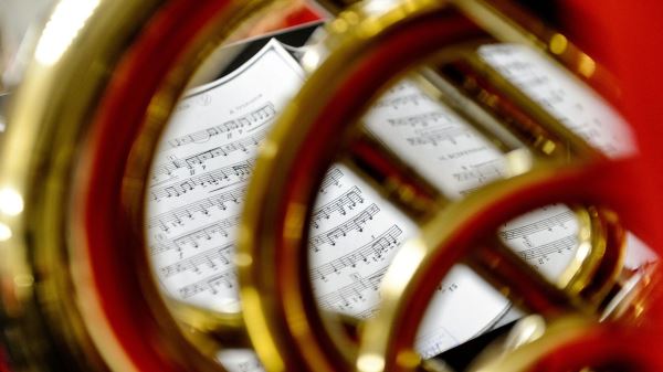 Музыкальные школы Ямала к 2027 г обновят 1,5 тысячи инструментов1