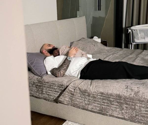 HammAli впервые показал своего новорожденного сына