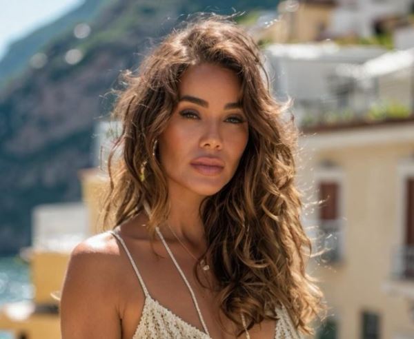 Айза-Лилуна Ай отреагировала на слух о том, что ее и Гуфа могут лишить родительских прав