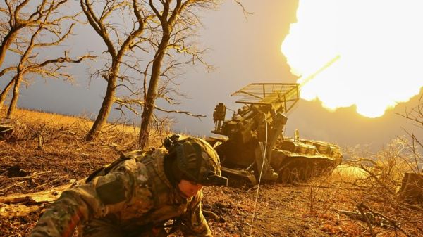 В ответ на атаки Киева: ВС России нанесли групповой удар по объектам ВПК и энергетики Украины