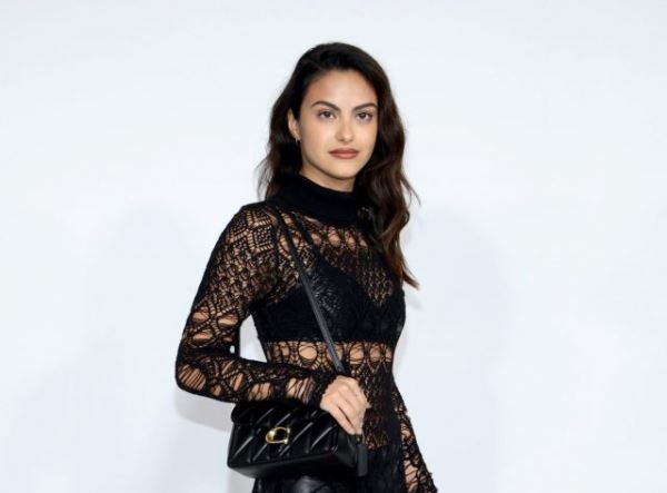 Звезда «Ривердейла» объявила о помолвке