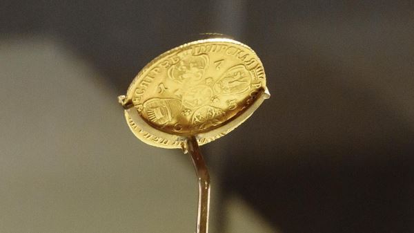 В Музее нумизматики представили золотую монету-сенсацию0
