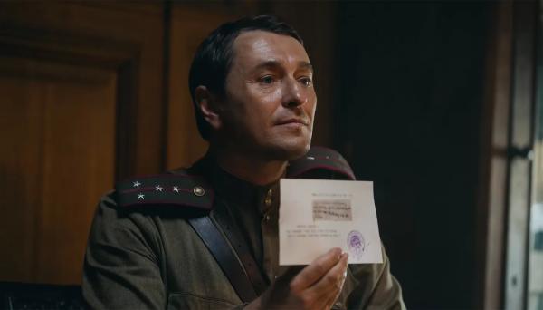 Фильм "Август" с Сергеем Безруковым стал миллиардером