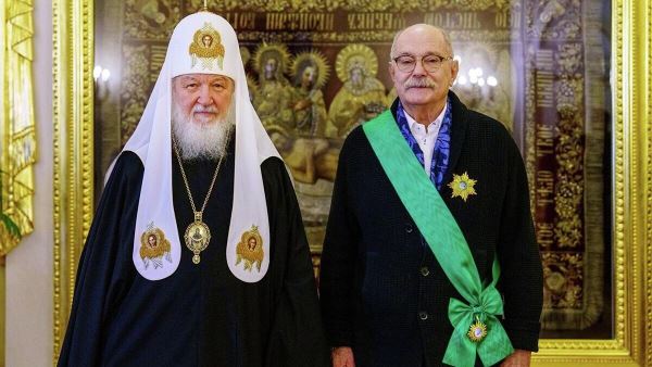 Путин поздравил Михалкова с награждением орденом Андрея Первозванного1