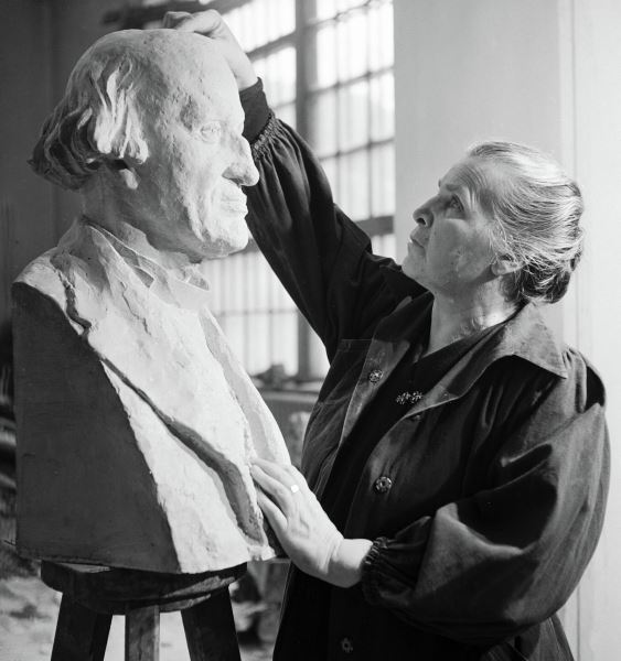 От красной косынки до модного подиума: как выглядели москвички разных лет8