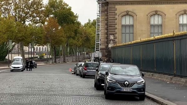 Сотрудница Лувра рассказала о том, как охрана помешала ограблению2