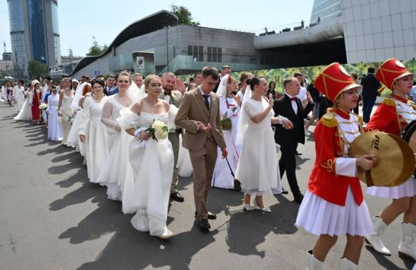 Как в сказке: самые яркие пары на II Всероссийском свадебном фестивале2