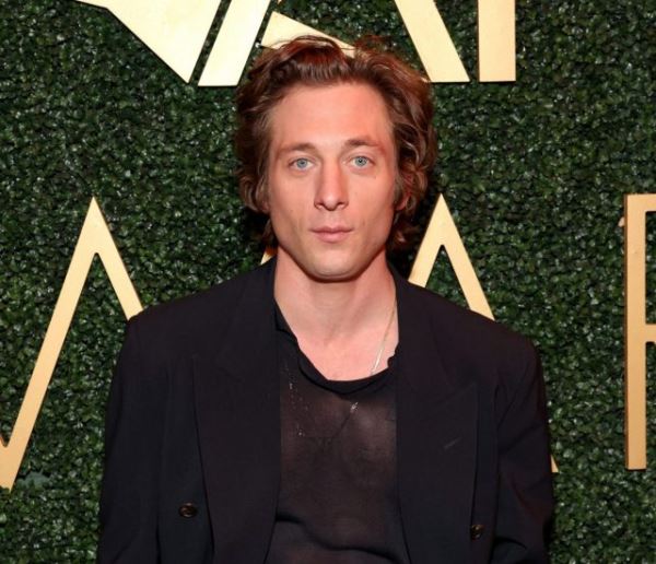 Появилась первая фотография Джереми Аллена Уайта в роли Брюса Спрингстина