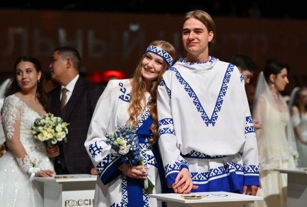 Как в сказке: самые яркие пары на II Всероссийском свадебном фестивале6