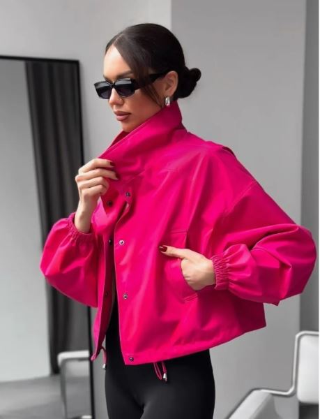 Топ-10 трендовых женских ветровок на весну-2025: подборка актуальных стилей