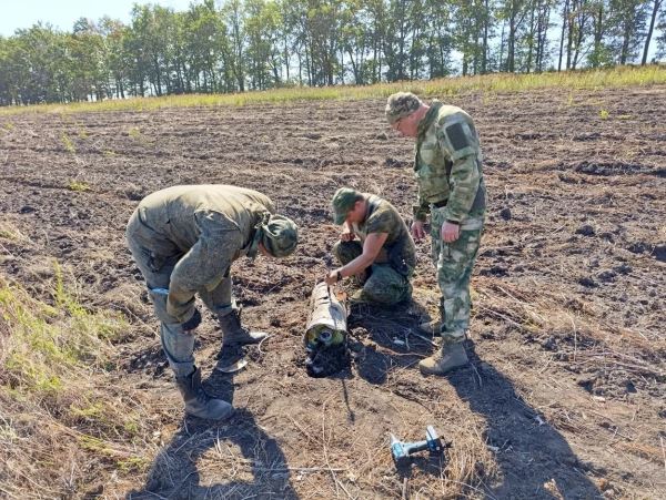 «Эвакуация в таких случаях невозможна»: взрывотехник рассказал RT о снарядах и химоружии ВСУ