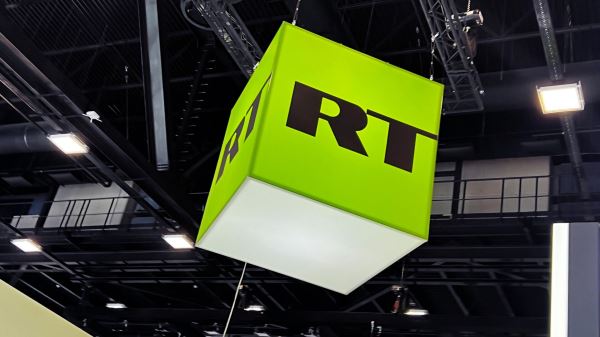 RT выложил видеоролик с американскими ведущими,