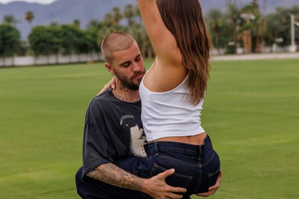 В Сети обсуждают возможную вторую беременность Хейли Бибер